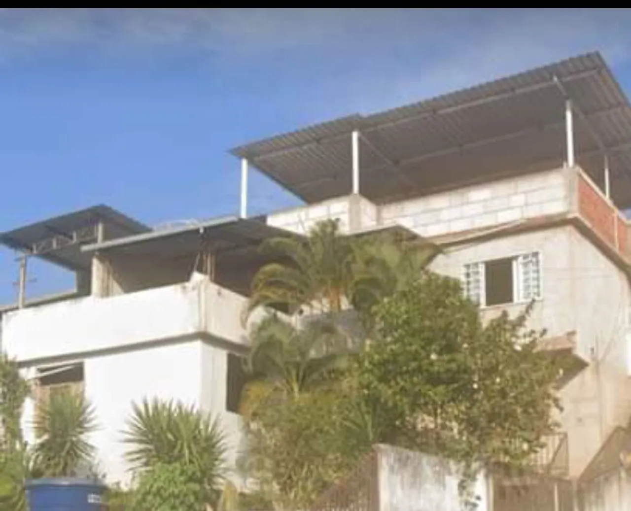 Oportunidade.Ótima casa em prédio residencial