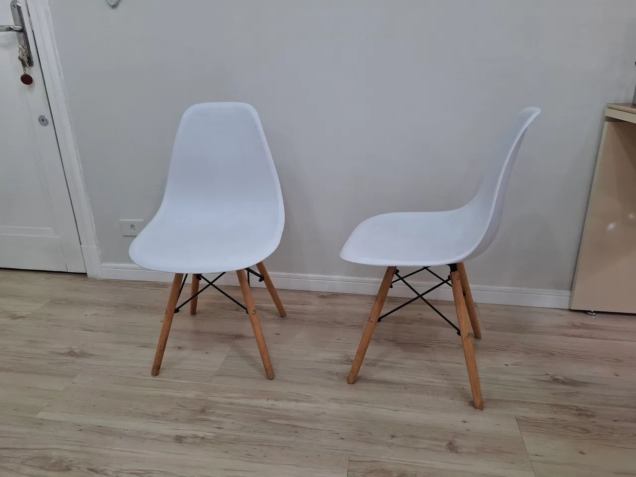 DUAS Cadeiras Eames Eiffel Com Pés De Madeira Facthus