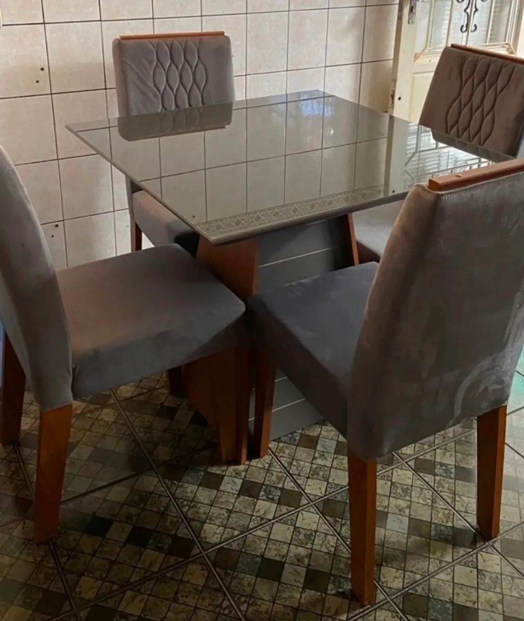 Conjunto mesa de jantar com 4 cadeiras - NOVO! - Foto 4