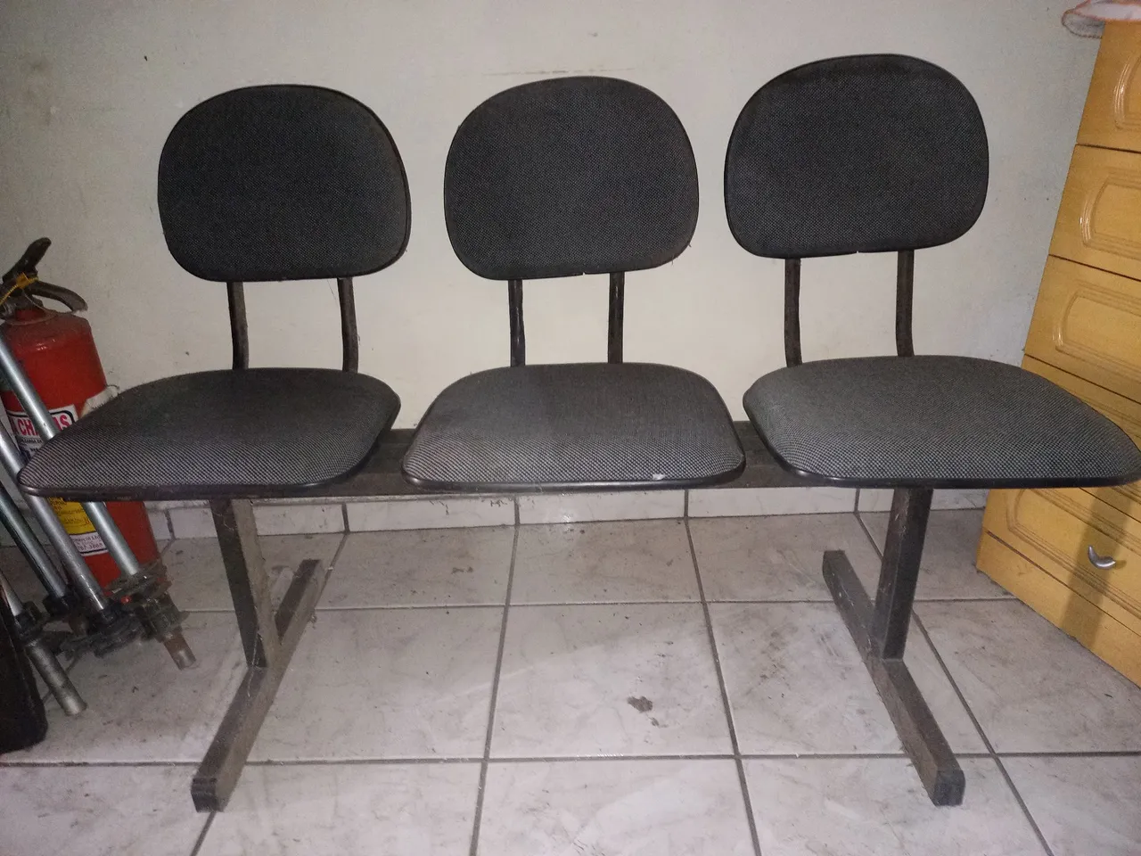 Banco para recepção com 3 lugares