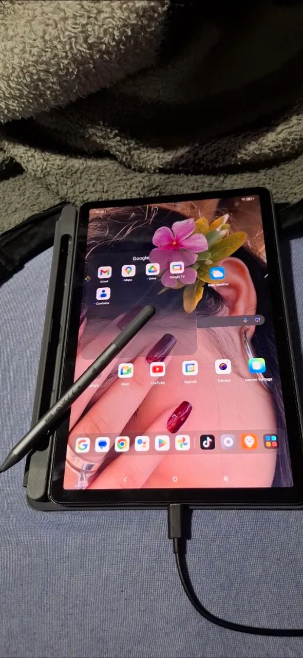 Tablet Lenovo com caneta e capa, 100% funcionando
