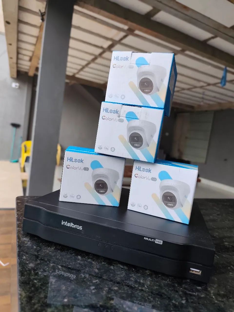 Kit 4 Câmeras DVR Intelbras e 4 câmera COLORVU HIKWISION 