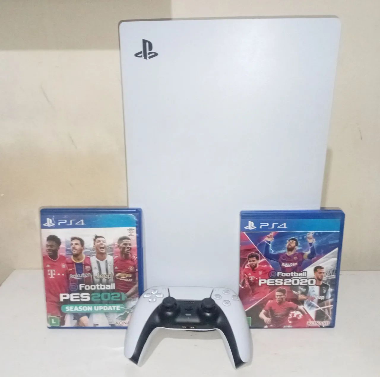 Ps5 Console Pes PS5 COM ENTRADA PARA MÍDIA FISICA COM 02 JOGOS PES