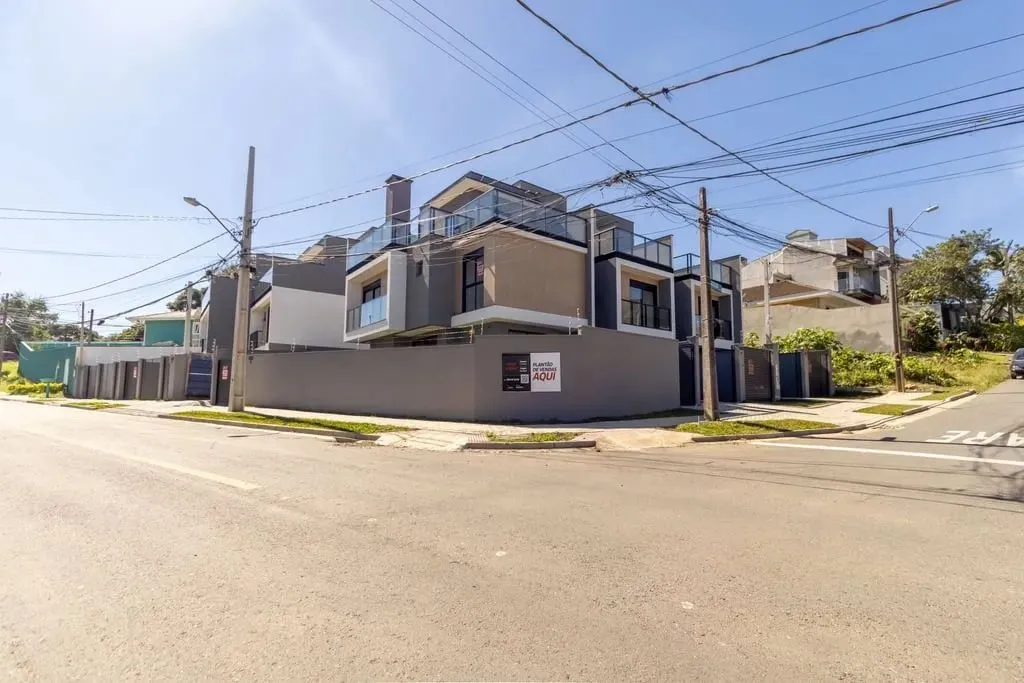 CASA RESIDENCIAL em Curitiba - PR, Pilarzinho