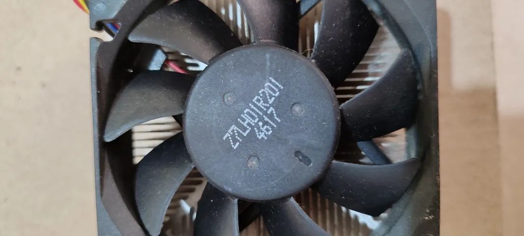 CPU Cooler AMD Z7LH01R201 Socket AM3,AM3+,AM2+,AM2,FM1 4-Pin - Foto 2