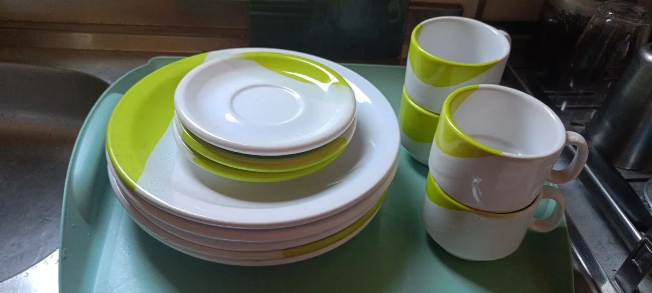 Jogo de pratos e xícaras de porcelana - Foto 5