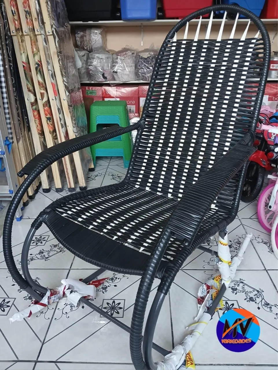 Cadeira de Balanço em Fibra Sintética