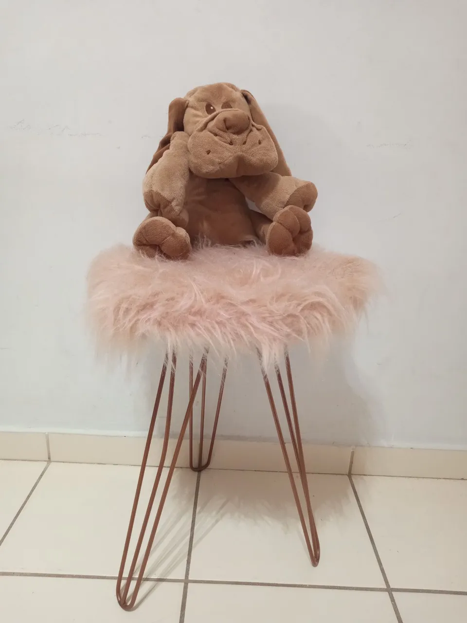 Banqueta com Pelo Rosa