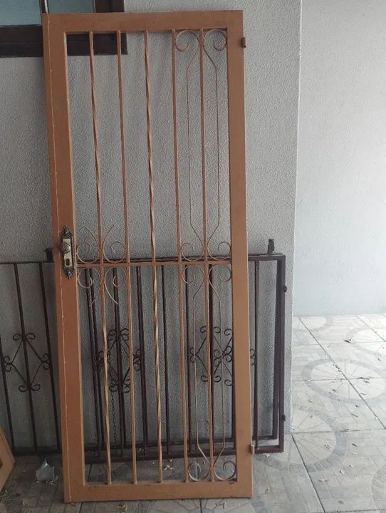 Grades de ferro para porta e janelas, e Porta de ferro - Foto 2