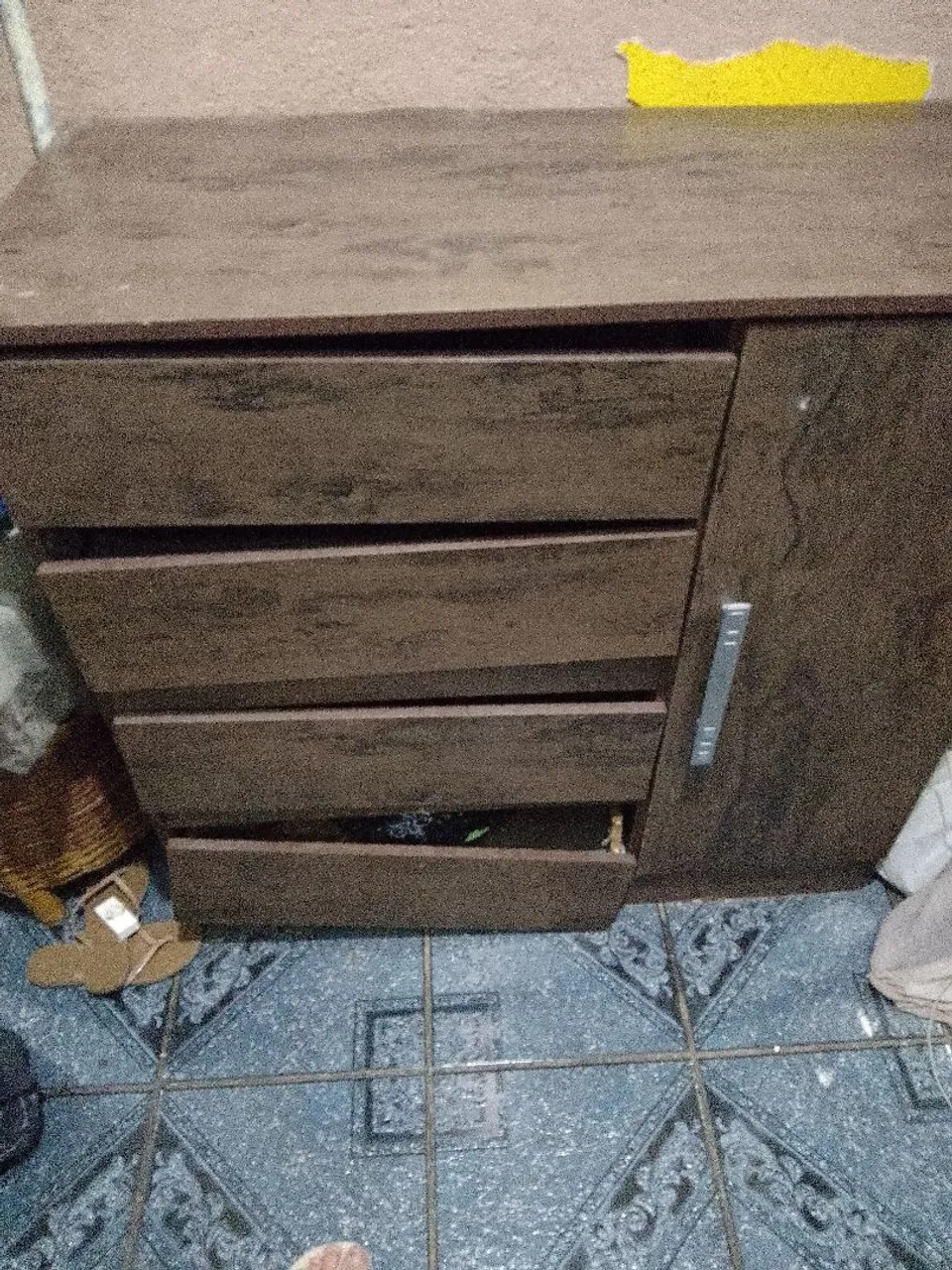 Cômoda de 5 gavetas e porta