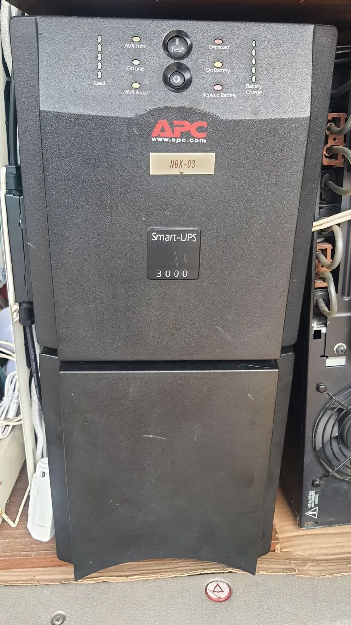 No-Break APC Smart-UPS 3000 - Foto 2