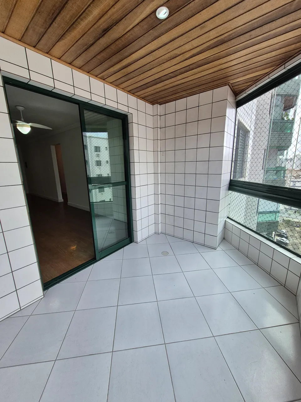 Apartamento para locação no bairro do Canto do Forte - Praia,Grande - SP.