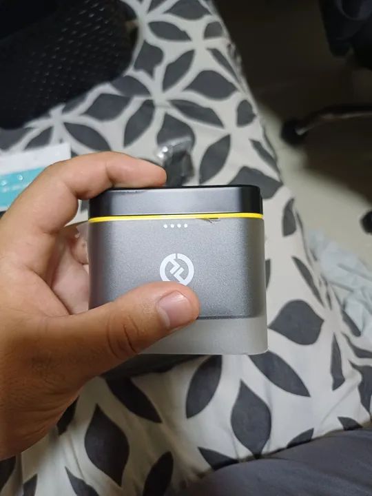 Microfone Sem Fio Hollyland Lark C1 - com dois microfones  - Foto 4