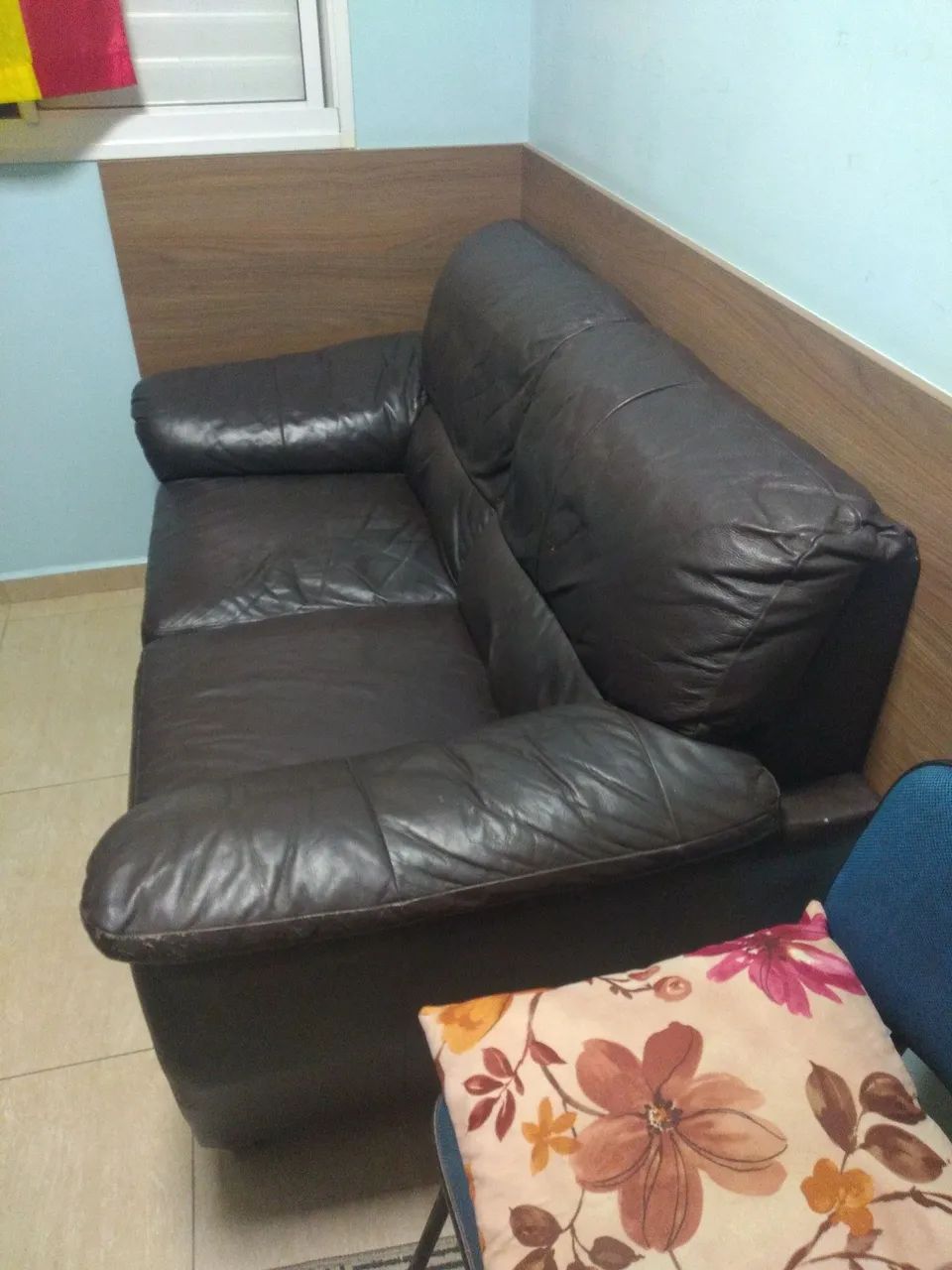 Sofá de Couro Marrom 2 Lugares - Foto 2