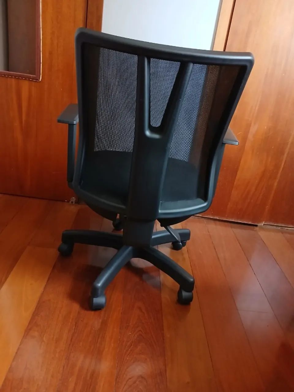 Cadeira de Escritório Ergonômica com Encosto em Tela - Regulável - Foto 4