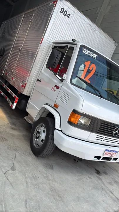 Caminhão Mercedes 710 baú 6.20m - Foto 8