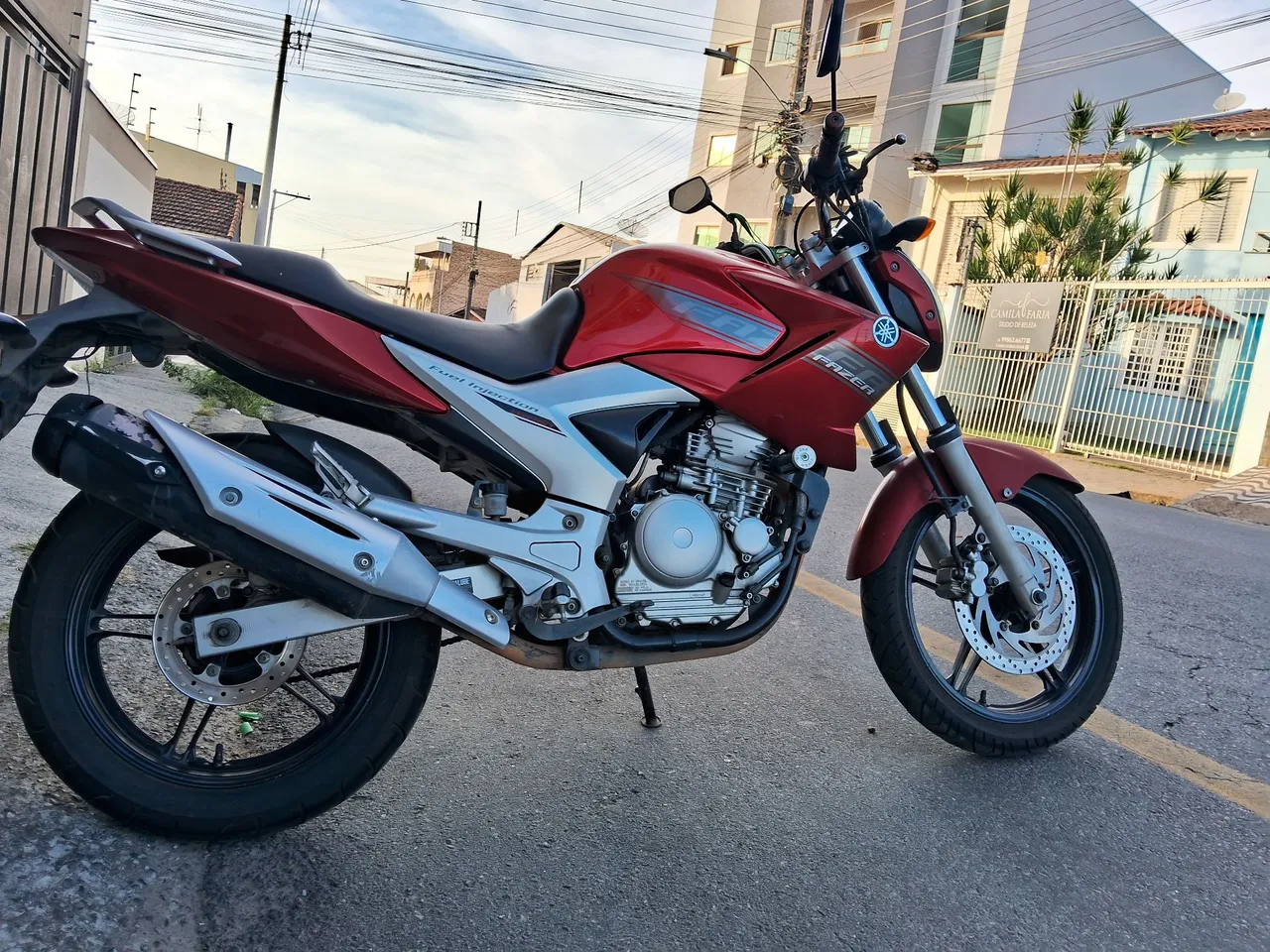 Yamaha Fazer 250 2011 - Super Conservada, Pneus Novos e Docs em Dia!