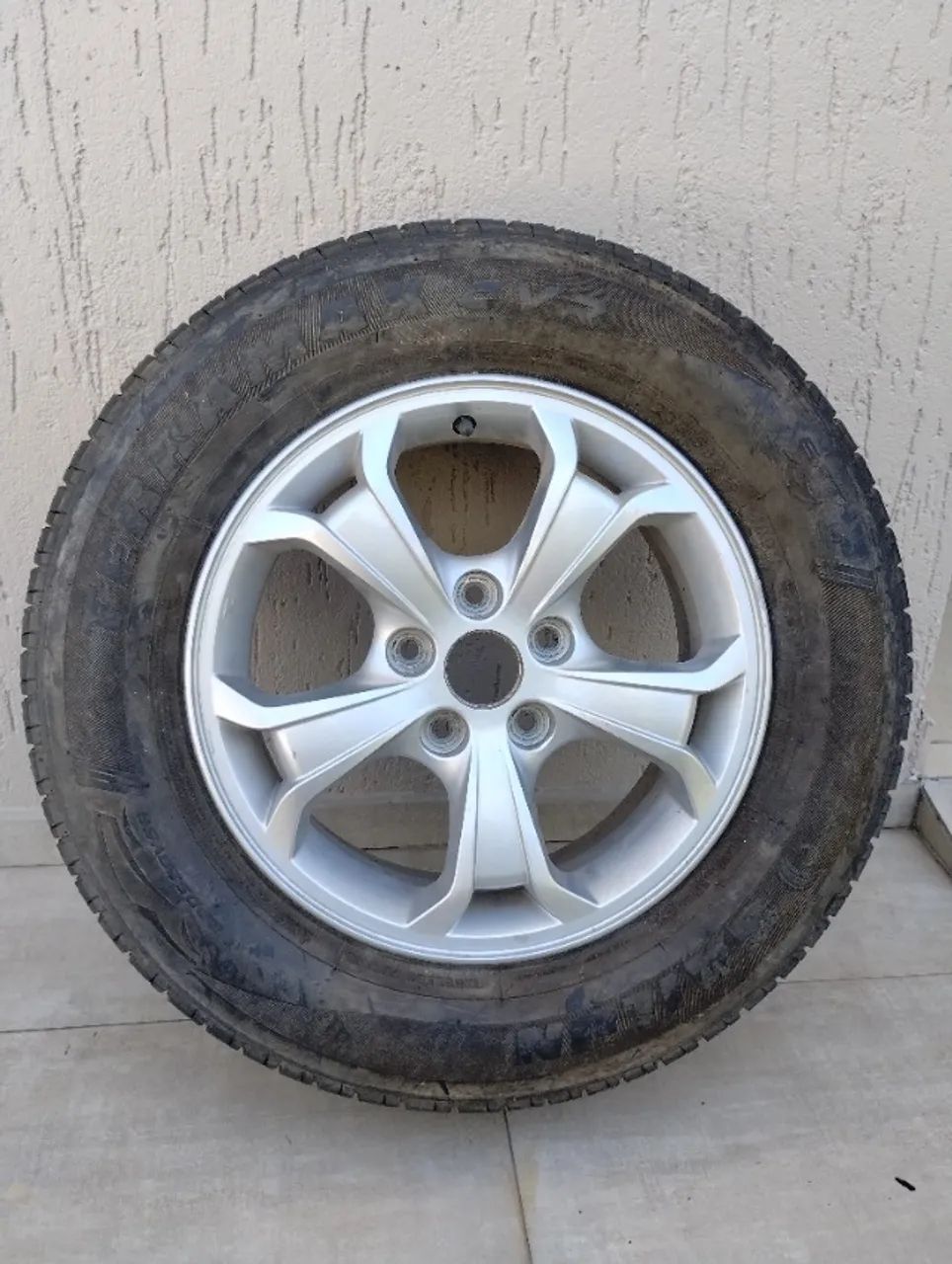 Roda Tucson com Pneu 235/60/R16 - Foto 4
