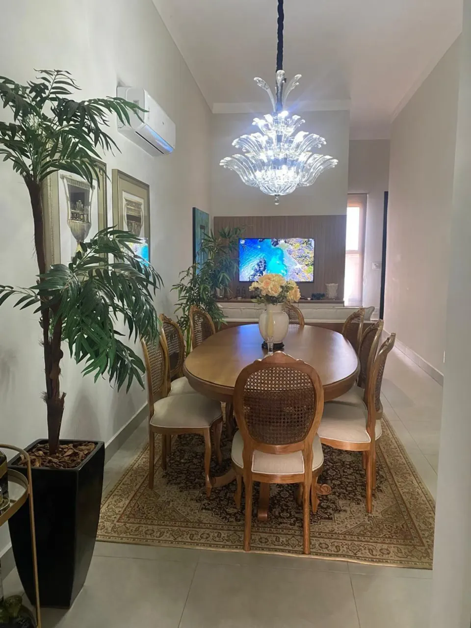 Casa no Cond Valencia com armarios e piscina | É aqui na Imobiliária Rosa e Rangel