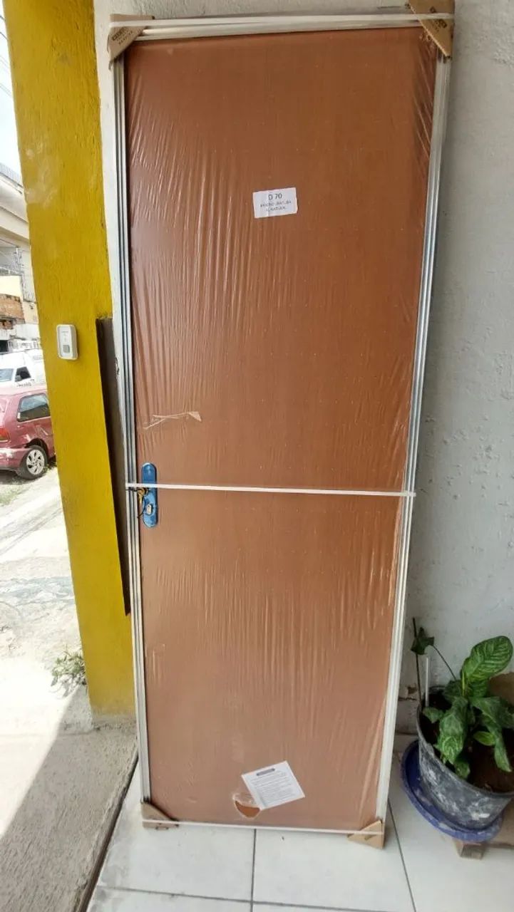 Porta madeira com marco de alumínio completa R$ 255,00