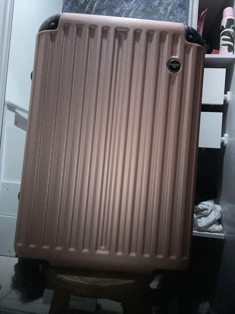Semi-new travel suitcase, 15 kg