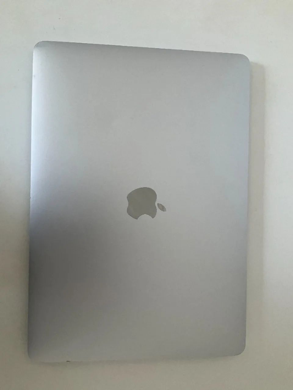Macbook Air 2020 modelo A2179 com 8gb RAM e 256gb SSD com pequenos