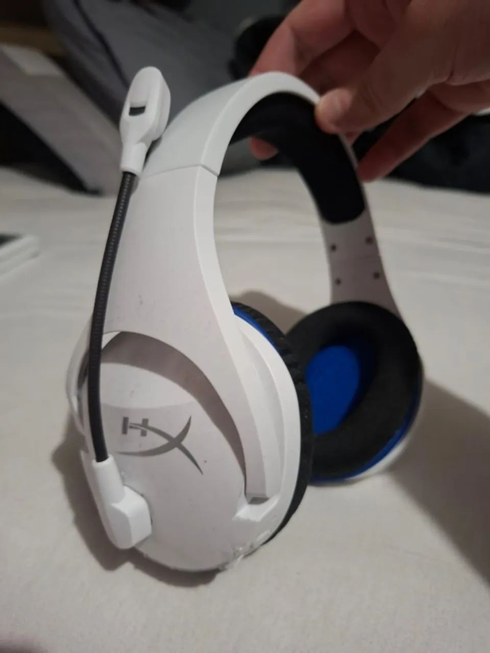 Headset over-ear gamer sem fio HyperX Cloud Stinger Core HHSS1C-KB branco com luz sem luz - Foto 2