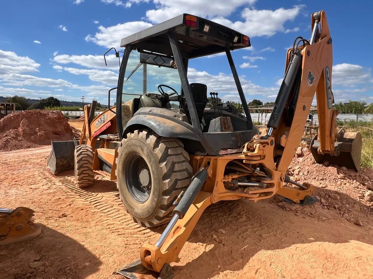 ALUGUEL de RETROESCAVADEIRA 4X4 CASE 580N c/ OPERADOR EXPERIENTE - Solofirme Locações - Foto 2