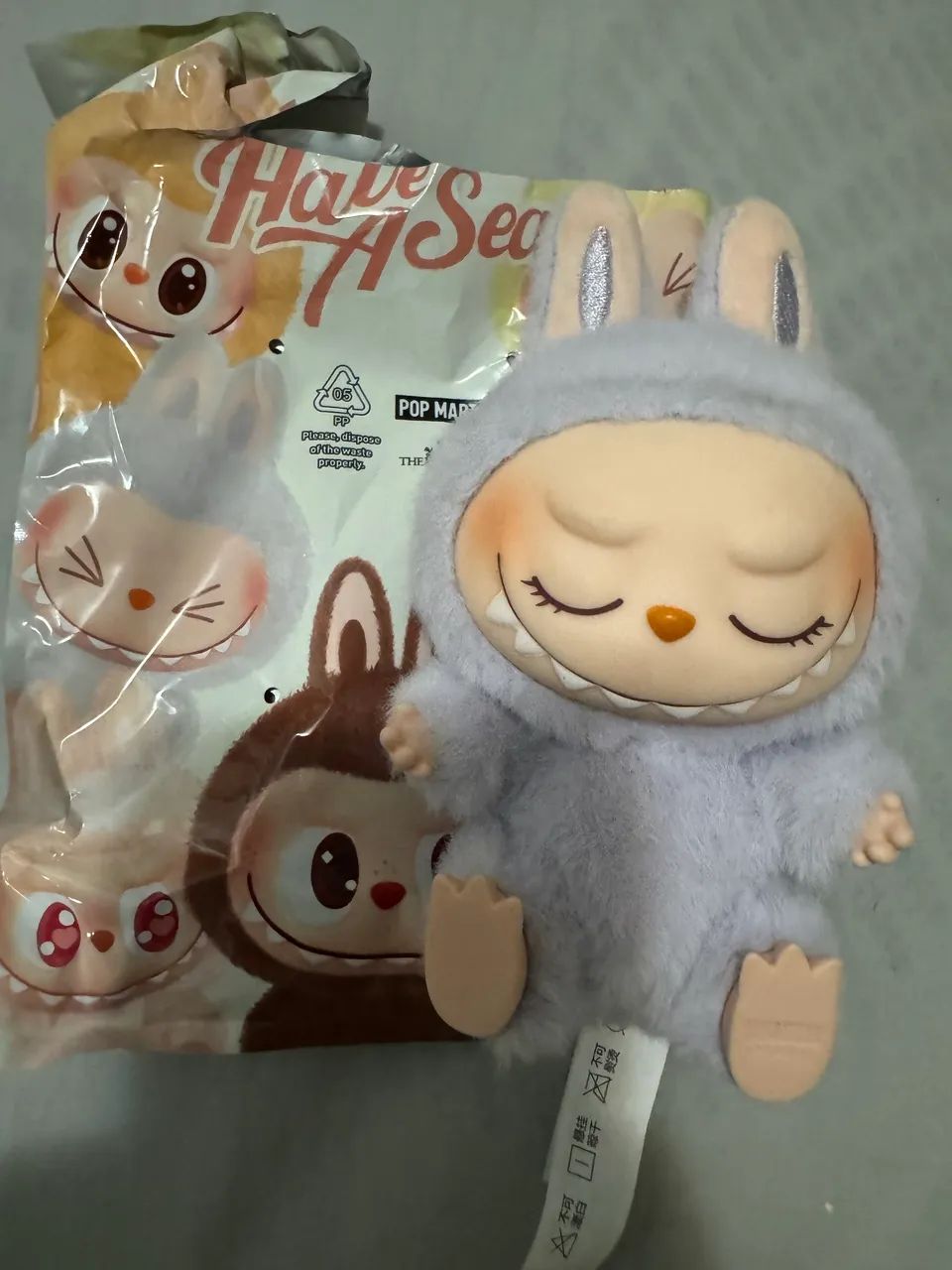 Labubu Zizi Have A Seat Original PopMart - Hobbies e coleções