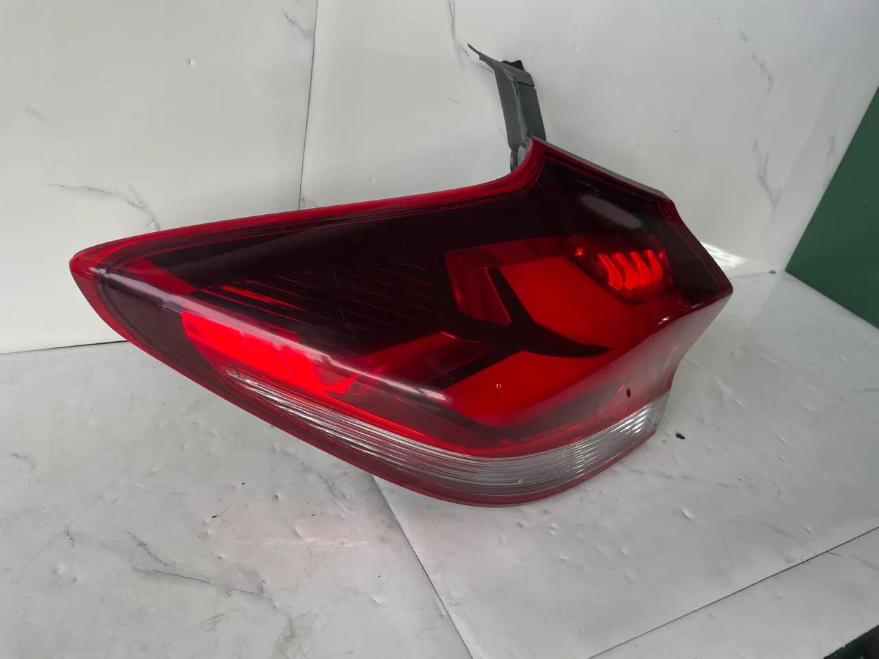 Lanterna Da Tracker 2020/25 Sem Led Lado Esquerdo