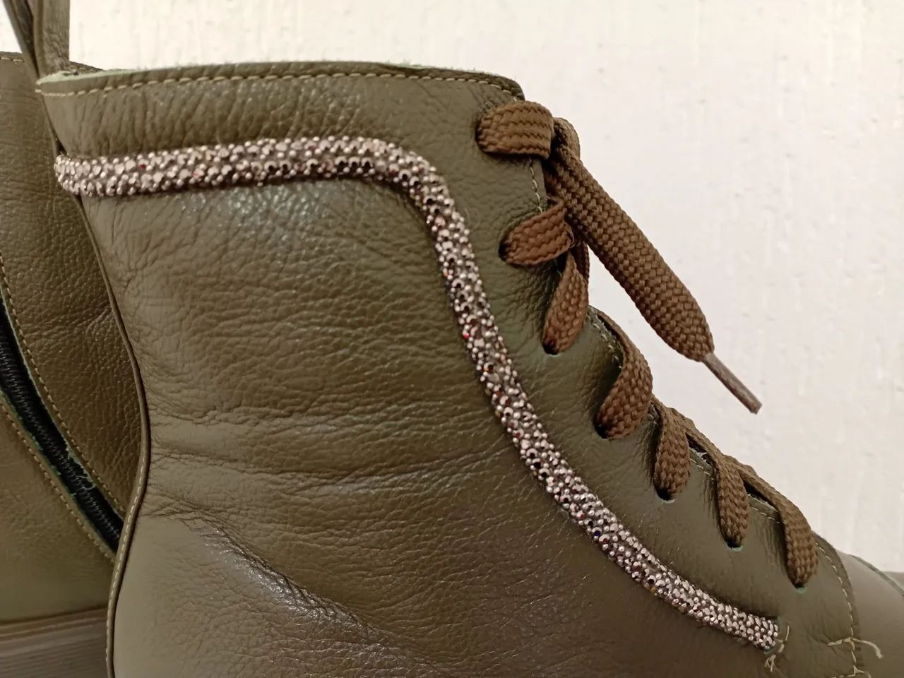 Bota feminia em couro natural  - Foto 4