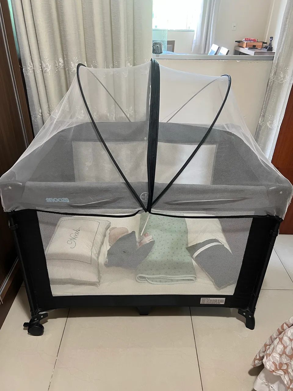 Berço camping Burigoto com mosquiteiro e colchão - super conservado!