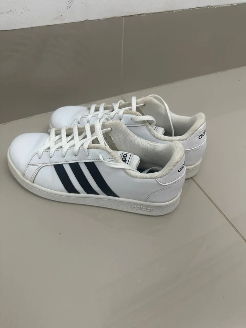 Adidas Grand Court - Branco com listras pretas