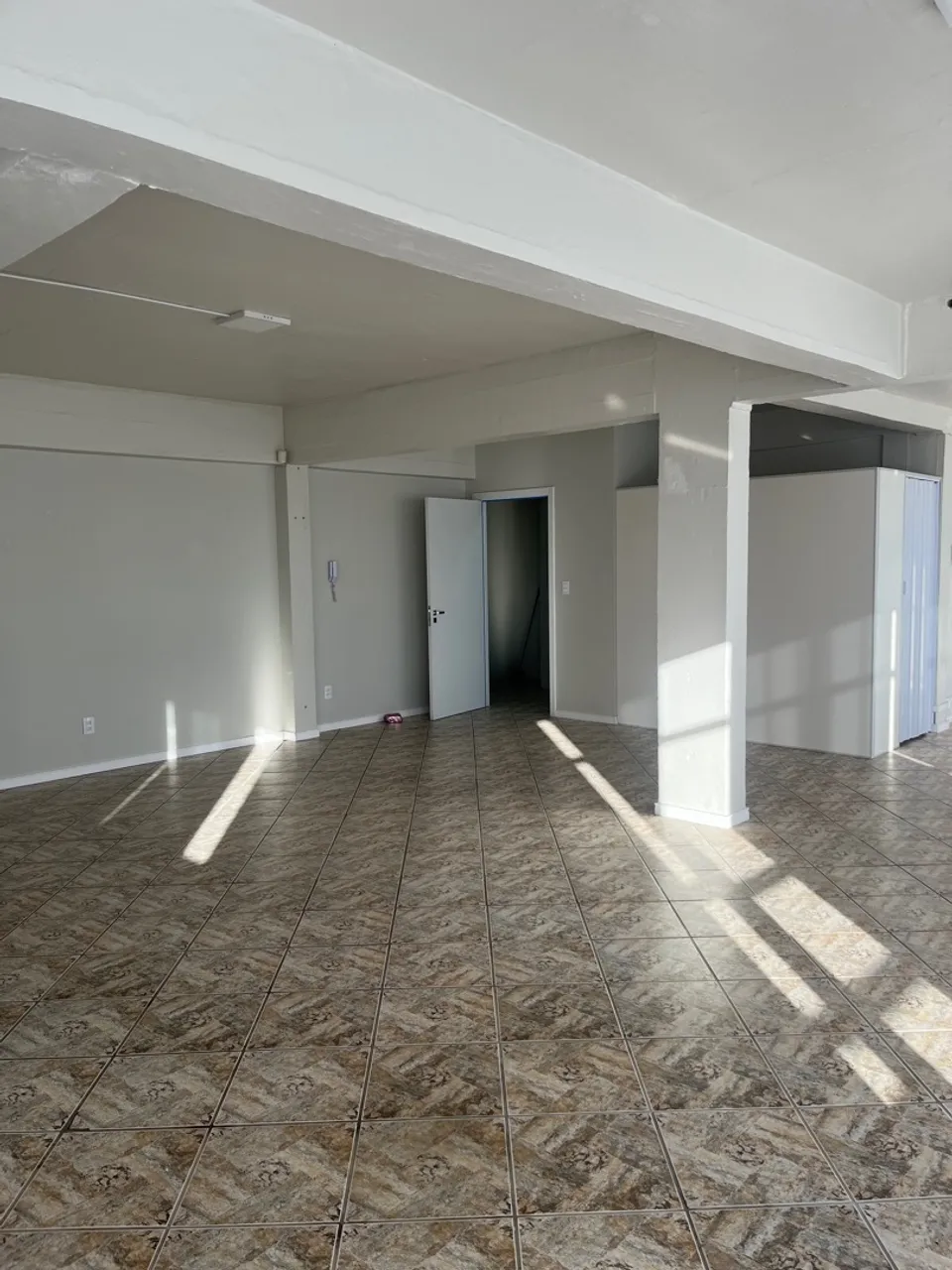 Sala comercial para locação.