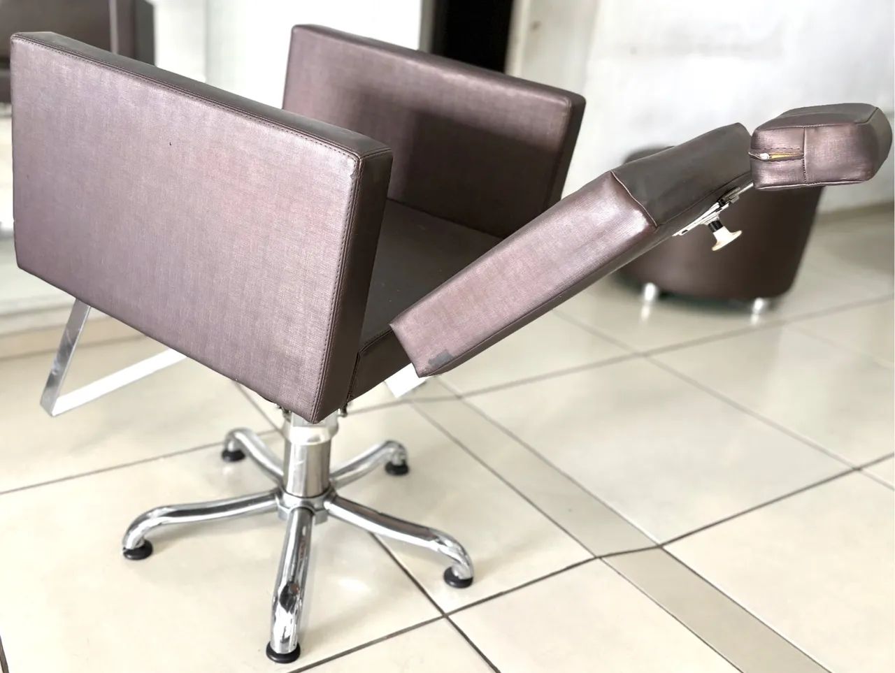 Cadeira cabeleireira reclinável - Foto 3