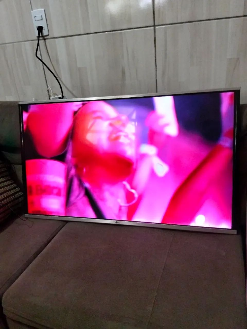 LG 43-inch TV64313035423875122