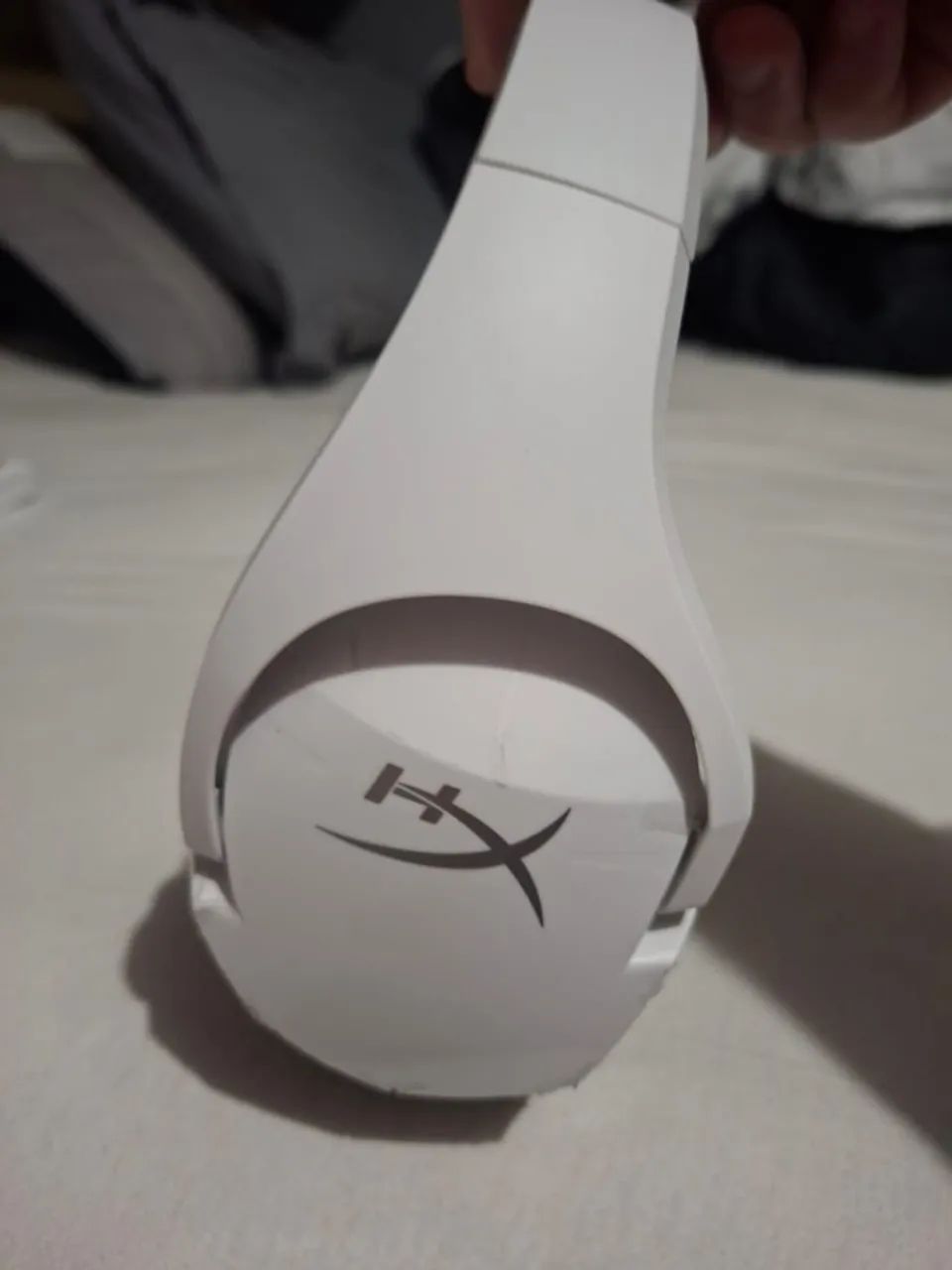 Headset over-ear gamer sem fio HyperX Cloud Stinger Core HHSS1C-KB branco com luz sem luz - Foto 4