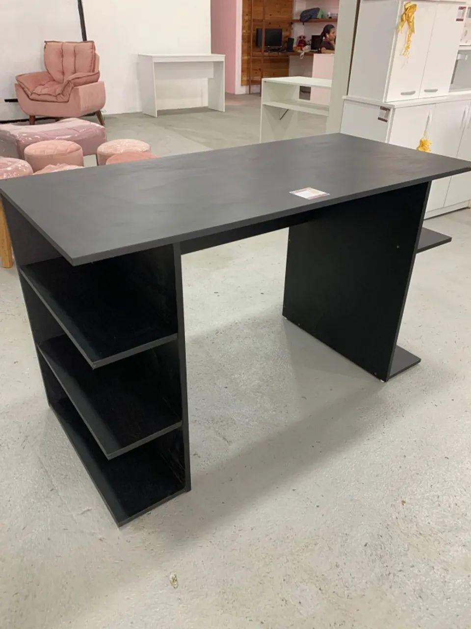 Mesa gamer preta em mdf 