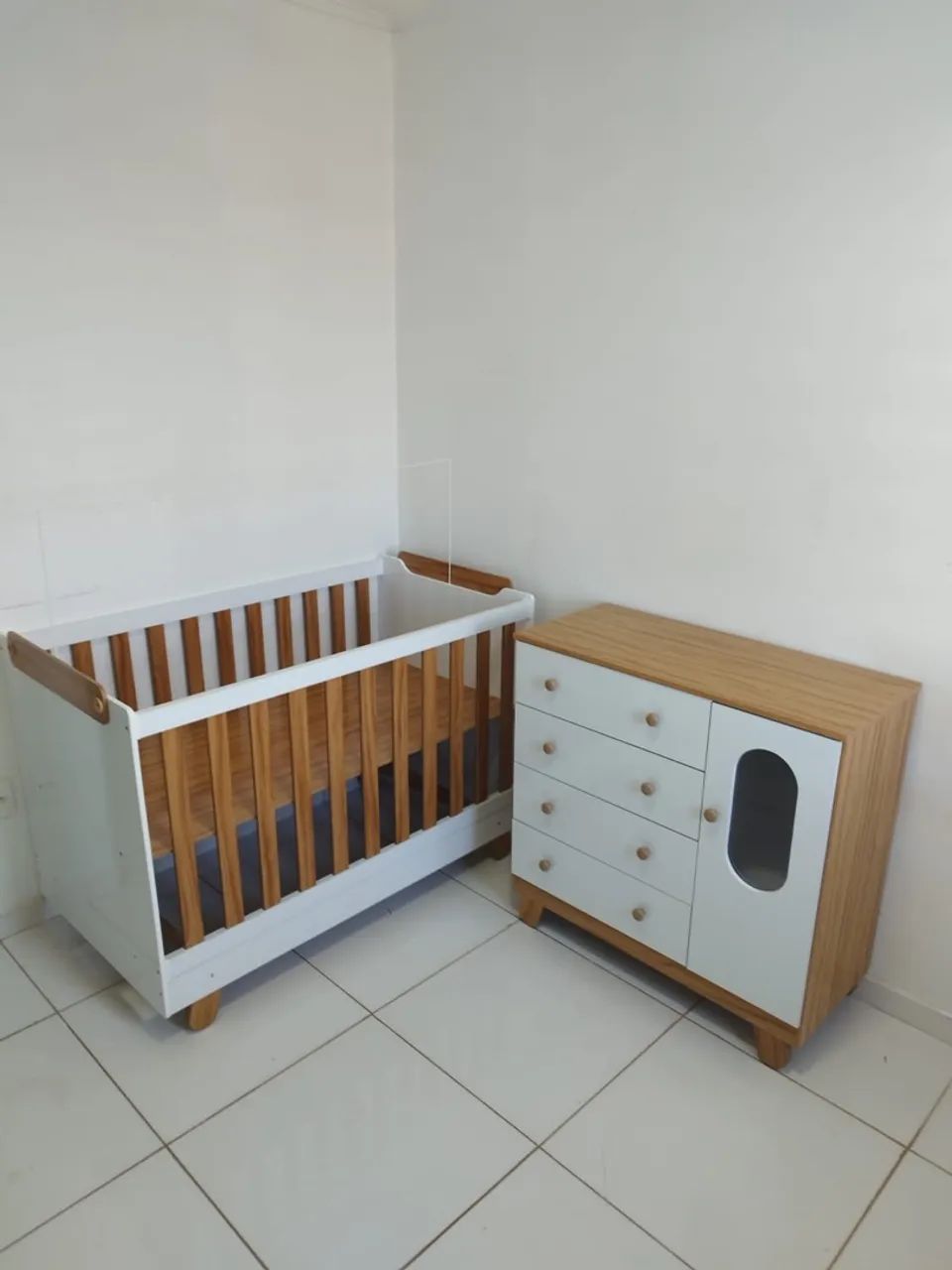 Berço de Madeira com Detalhes Amadeirados - Foto 2