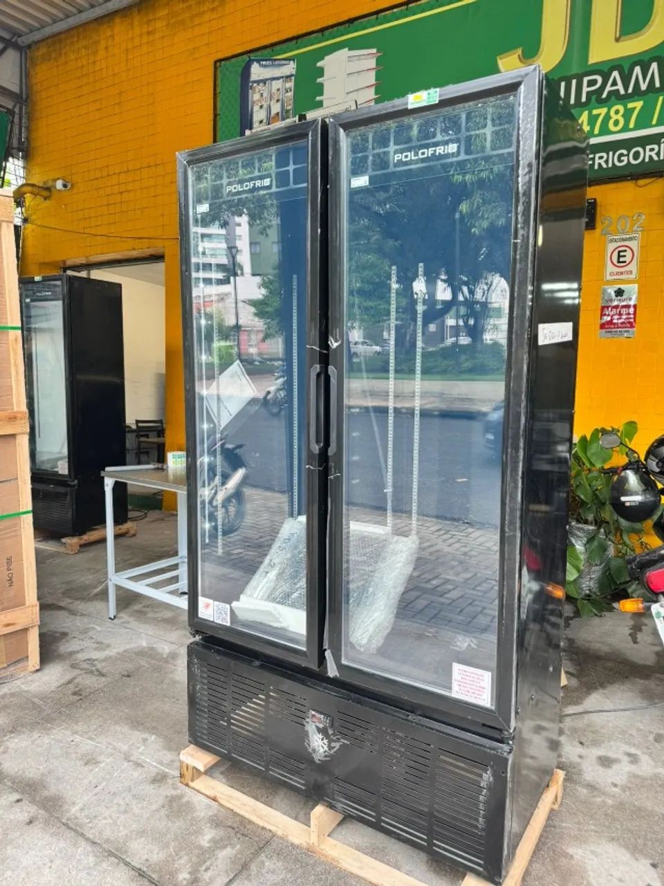 cervejeira vertical auto serviço - linha mondrian com 2 portas - marco polofrio