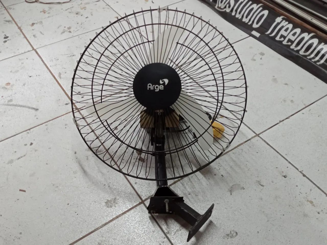 Ventilador de Parede Arge 140W