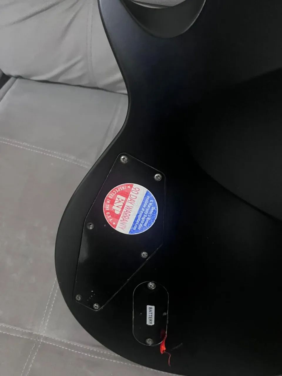 Guitarra LTD 7 cordas EC 407 com EMGs - Foto 3