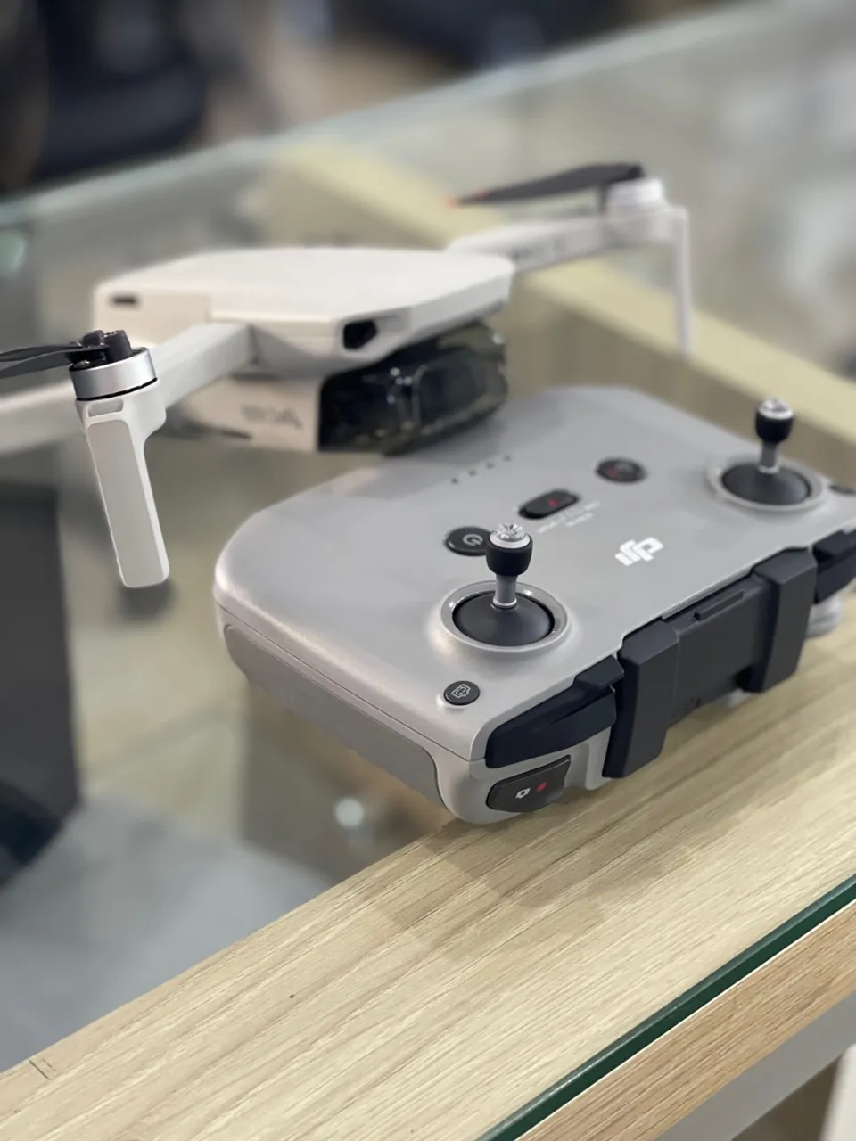Drone DJI Mini 2 com controle remoto - Perfeito para iniciantes!