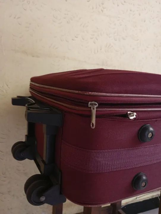 Maleta de Viagem com rodinhas em ótimo estado! 100% funcional 