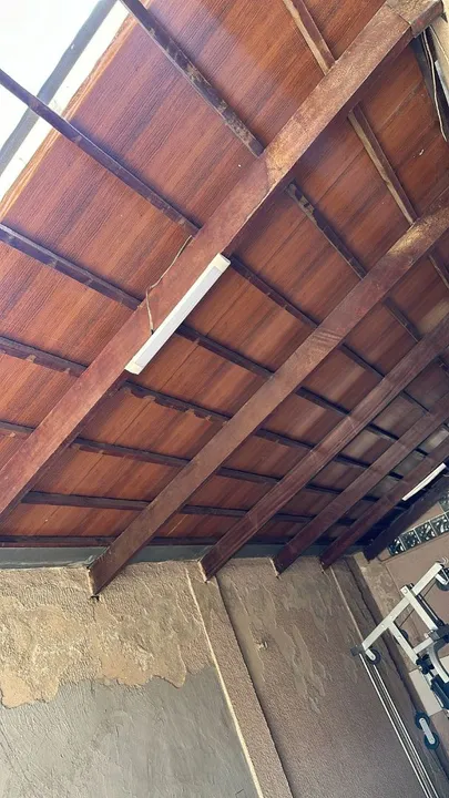 Telhas com a acabamento em película amadeirado