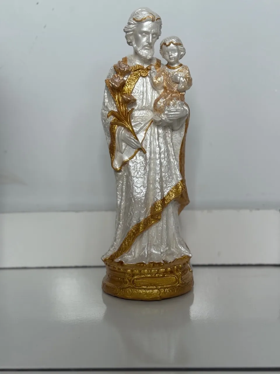 Escultura de São José com o Menino Jesus