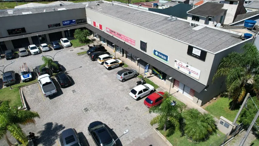 Sala comercial com 46m² no bairro Sítio Cercado