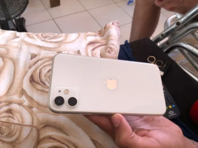 iPhone 11 64gb bateria 83%