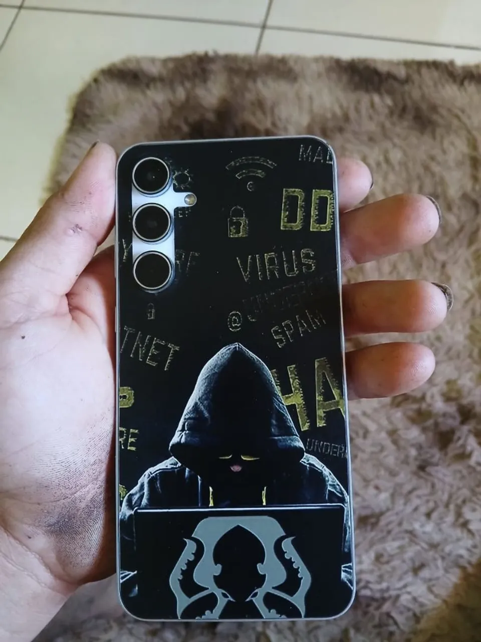 Vendendo esse celular barato por motivos financeiros nunca foi trocado nada dele todo ori
