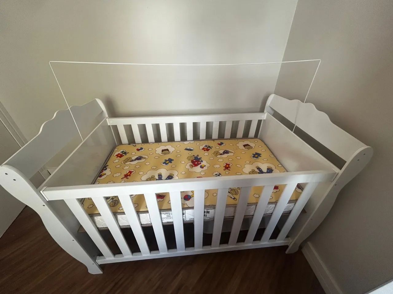 Berço de madeira branco para bebê e carinho de bebê  - Foto 6